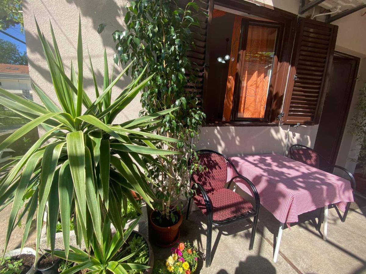 Apartments Mira Tivat Bagian luar foto
