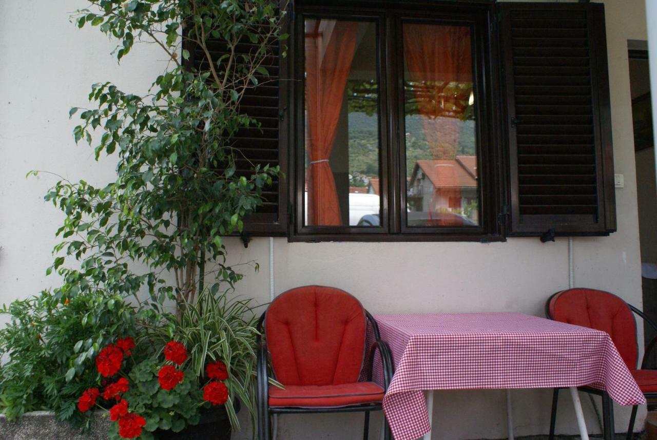 Apartments Mira Tivat Bagian luar foto